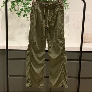 Lululemon size 6 reg olive green pants